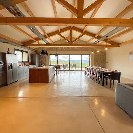 Des Ollieres Holiday home *